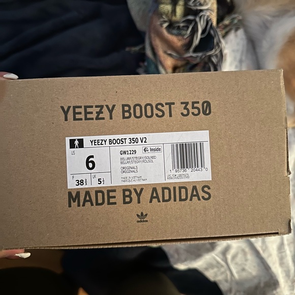 ❌❌SOLD❌❌
Yeezy Boost 350V Belugas - Picture 4 of 5